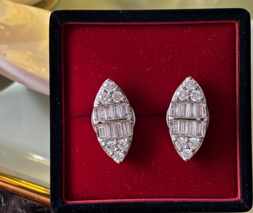 Marquise illusion Studs WG