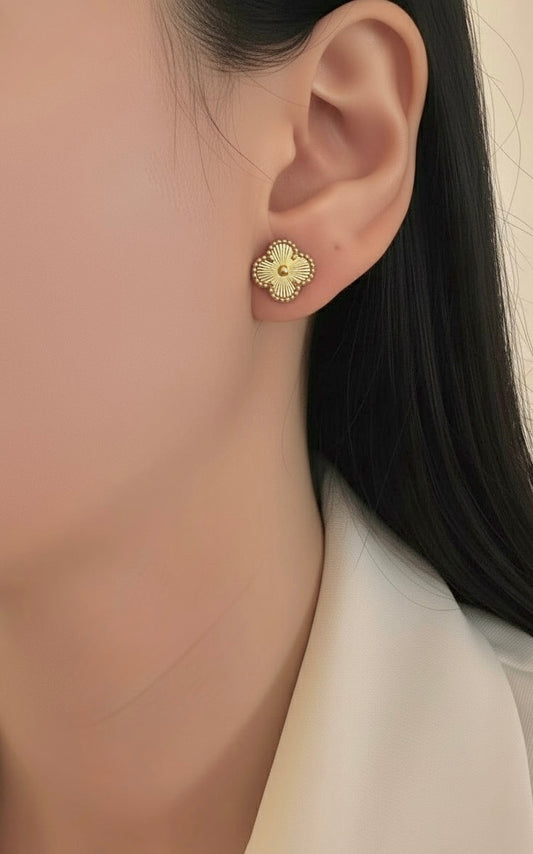 Clover Earrings HK setting 10mm