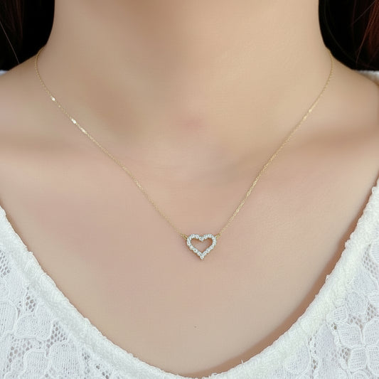 Elegant dainty heart necklace